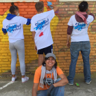La artista Alejandra Barahona dirigió el taller juvenil de grafitis.