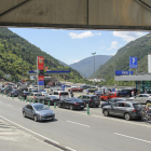 Les cues interminables i quilomètriques a la via que comunica Lleida amb Andorra es van repetir ahir durant tot el dia.