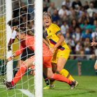 La azulgrana Alexia Putellas, en el momento de marcar el 0-1, ayer ante la Juve.