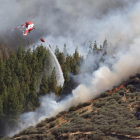 Un incendi forestal a Gran Canària arrasa ja gairebé mil hectàrees
