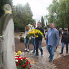 Ofrenda floral ante el monumento a Lluís Companys en El Tarròs, pueblo natal del president fusilado.