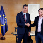 Pedro Sánchez y el líder de Podemos, Pablo Iglesias, durante la nueva ronda de consultas.