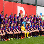 Les primeres plantilles femenina i masculina del Barça es van fer ahir la foto oficial conjunta de la temporada.