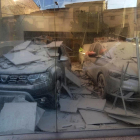 S’esfondra el sostre d’un concessionari de cotxes a Tremp