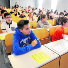 Alumnos a punto de comenzar la selectividad en el campus de Cappont de la Universitat de Lleida.