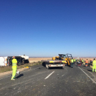 Imagen de la colisión entre un camión y un vehículo agrícola ayer por la mañana en Fraga. 