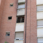 Imatge de l’habitatge okupat ahir, que encara presenta els desperfectes d’un incendi.