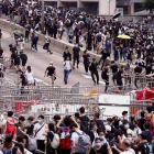 Miles de personas se congregaron cerca del Parlamento para exigir la retirada de la ley de extradición.