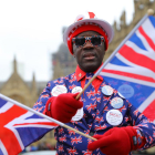 Imagen de archivo de un partidario del Brexit frente al Parlamento en Londres.