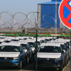 Cotxes preparats per vendre en una factoria germànica.