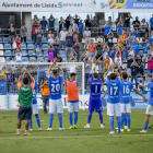 Los jugadores del Lleida hacen su ya tradicional saludo ‘a la islandesa’ a la afición del Gol Nord tras ganar al Espanyol B.
