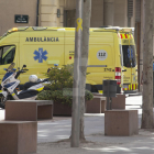 Una ambulancia trasladó al hombre al Arnau de Vilanova