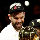 Marc Gasol, con el trofeo de campeón de la NBA.