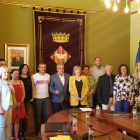Enric Mir con la vara de alcalde y acompañado por los concejales del ayuntamiento de Les Borges.