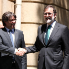 Imagen de archivo de Puigdemont y Rajoy del 12 de mayo de 2017.