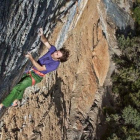 Chris Sharma, uno de los mejores escaladores del mundo, en una de las paredes de Oliana.