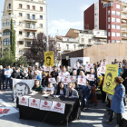 Un centenar de persones es van concentrar ahir a Ricard Viñes per exigir l’arxivament de totes les causes pels disturbis.