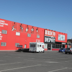 La tienda de Brico Dêpot en Lleida está situada en la avenida Rovira Roure, junto al Arnau de Vilanova. 