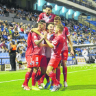 Els jugadors del Lleida celebren el gol de Raúl.