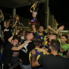 Els jugadors del Borges van celebrar amb l’afició el trofeu conquerit.