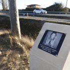 El monòlit en homenatge a Marta Sòria al lloc de l’accident.