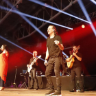 Ángeles y Dioni, el dúo Camela, en el concierto que ofrecieron la noche del sábado en Lleida.