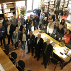 La rehabilitada biblioteca del IEI acogió ayer la tradicional recepción institucional a escritores.