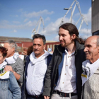 El líder de Podemos, Pablo Iglesias, ayer, en Sestao, en una protesta por el cierre del astillero La Naval.