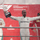 Hamilton se llevó la victoria en un gran premio un poco caótico y con ello vuelve a liderar el Mundial.