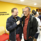 Miquel Pueyo, a la derecha, con Carles Vega, al que releva como alcaldable. 
