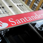 Façana d’una sucursal del Banc Santander.