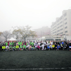 Els participants en el torneig inclusiu Special de futbol 7 van posar junts a les instal·lacions de la UE Balàfia.
