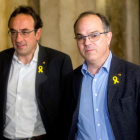 Els diputats de JxCat, Jordi Turull (dreta), y Josep Rull, arriben al Parlament de Catalunya.