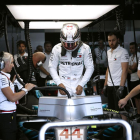 Hamilton, ayer en el box que el equipo Mercedes utiliza en el circuito francés Paul Ricard.