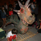 Una de les figures del bestiari popular català participant dissabte en la Dinogresca d’Isona.