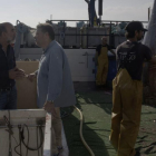 Alberto Chicote en l’enregistrament del reportatge, al discutir al vaixell amb un dels responsables.