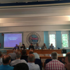 La asamblea de regantes de Pinyana se celebró ayer en la casa canal, en Lleida.