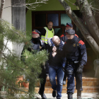 Moment de la detenció d’un dels dos capitostos de la xarxa a Lleida i detinguts al Poal