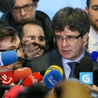 Carles Puigdemont atendiendo a los medios de comunicación desde Bruselas.