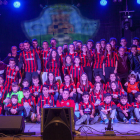 Foto de grup dels 75 jugadors i jugadores, que es van presentar ahir en una temporada especial per al club.