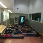 Menors no acompanyats, dormint en una comissaria dels Mossos a Ciutat Vella, a Barcelona.