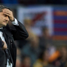 Ernesto Valverde es lamenta durant el partit dels blaugranes contra l’Slavia.