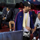 Leo Messi va aparèixer amb el braç en cabestrell.