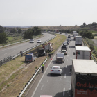 La camioneta, ja apagada, a la mitjana de l’autovia.