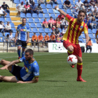 Javi López controla la pilota en el matx que va enfrontar ahir el Lleida i l’Hèrcules.