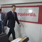 El secretari general del PSOE, Pedro Sánchez, ahir, a la seu del partit a Ferraz.