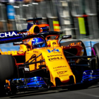 El McLaren de Fernando Alonso, durant la sessió d’ahir en el GP d’Austràlia.
