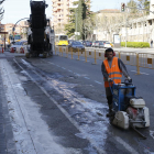 Obras de reforma del carril bici en Rambla d’Aragó
