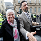 Clara Ponsatí y su abogado, Aamer Anwar,ayer tras su salida del juzgado en Edimburgo. 
