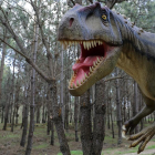 Un dinosaure a mida real col·locat al Parc dels Dinosaures de Lourinha a Portugal